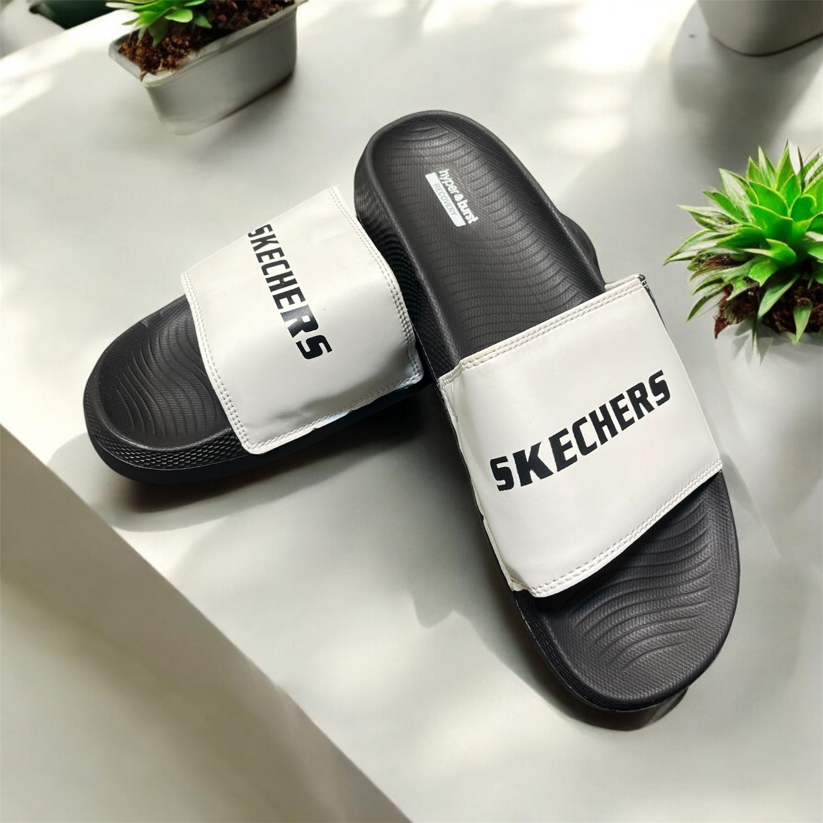 SKECHERS WHITE   COMFORT SOFT SLIPPER