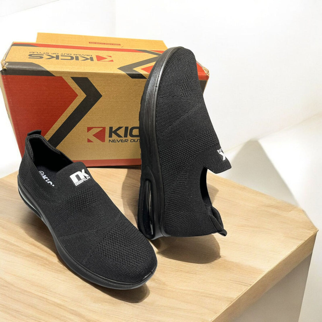 LATEST KICKS SPORTS SHOES BLACK