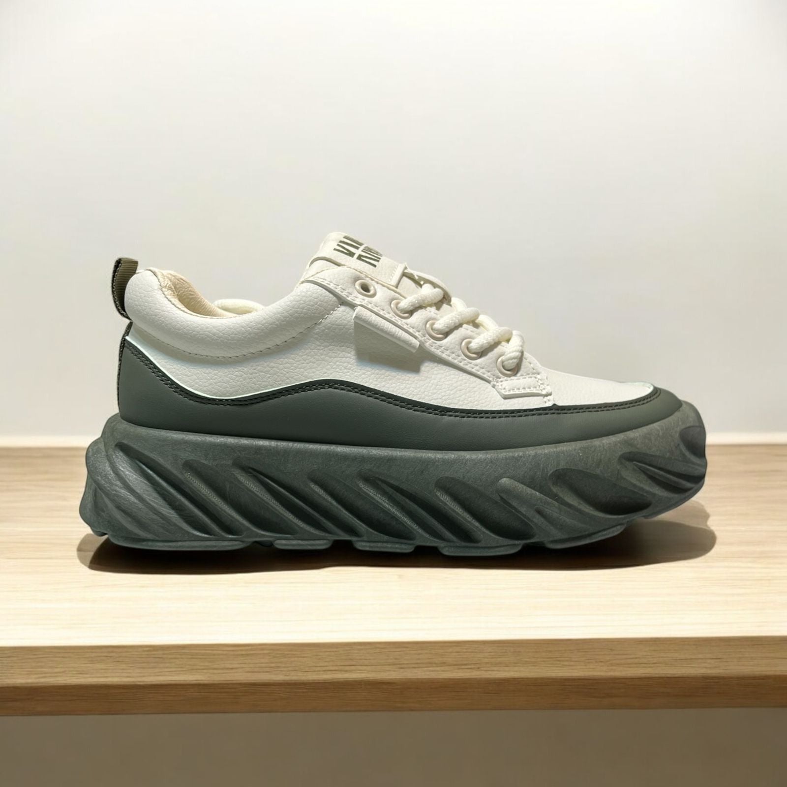 TRENDING CHUNKY SNEAKER WHITE AND GREEN